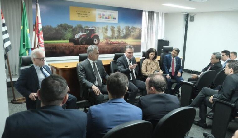 reunião bancos Fávaro