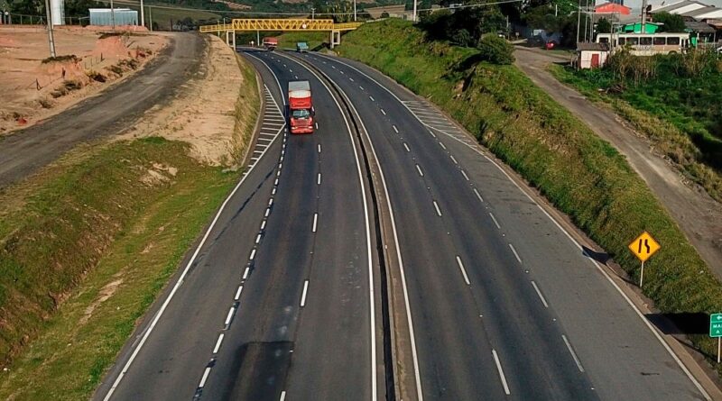 estrada: rodovias no Paraná