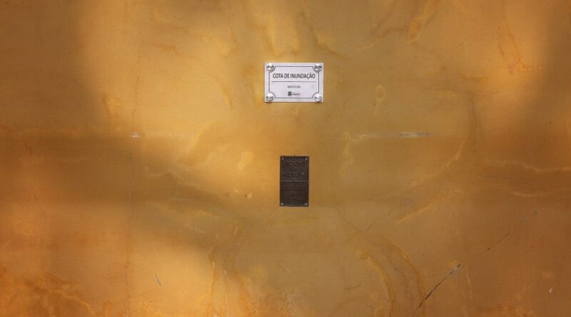 Placa; enchente Rio Grande do Sul