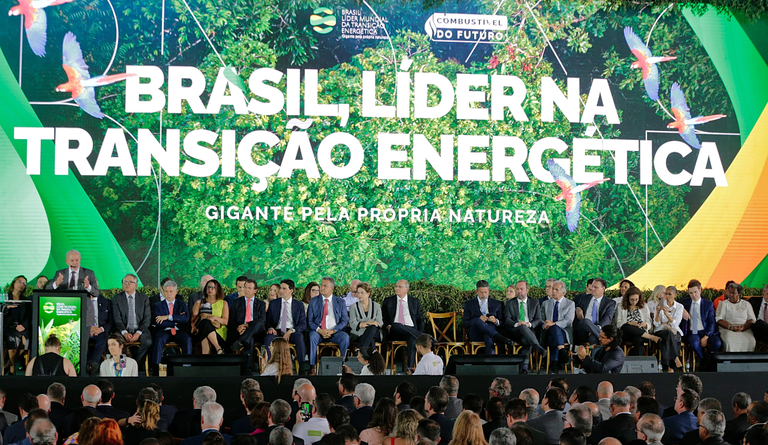 Agro sustentável impulsiona liderança brasileira na transição energética, destaca Fávaro