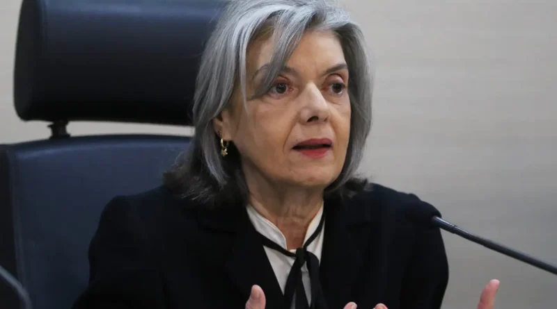 Cármen Lúcia sobre o X: Brasil precisava fazer valer lei e a vida continuou