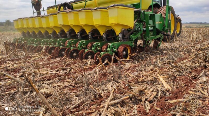 Plantio da soja, máquinas, plantadeira