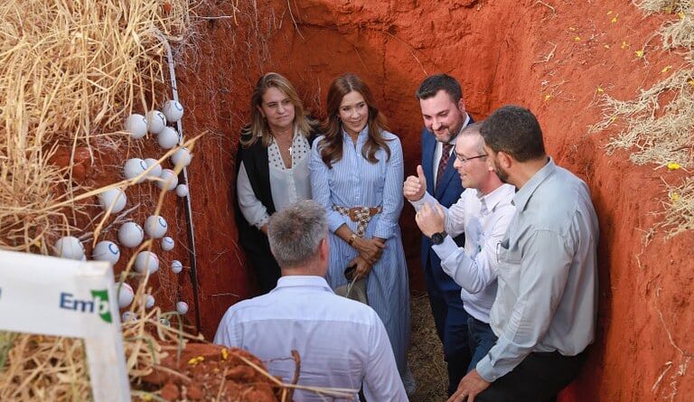 Rainha da Dinamarca visita Embrapa Cerrados e conhece tecnologias sustentáveis da produção agrícola