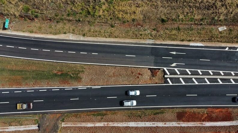 estrada: rodovia em São Paulo