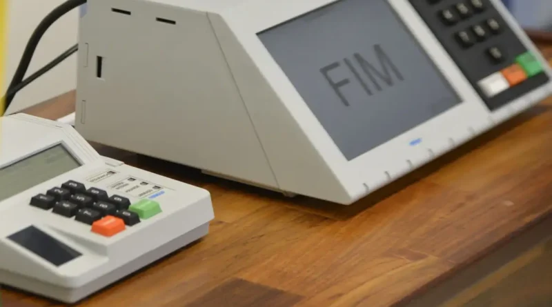 Nova bandeira, passe livre: confira outras votações do último domingo