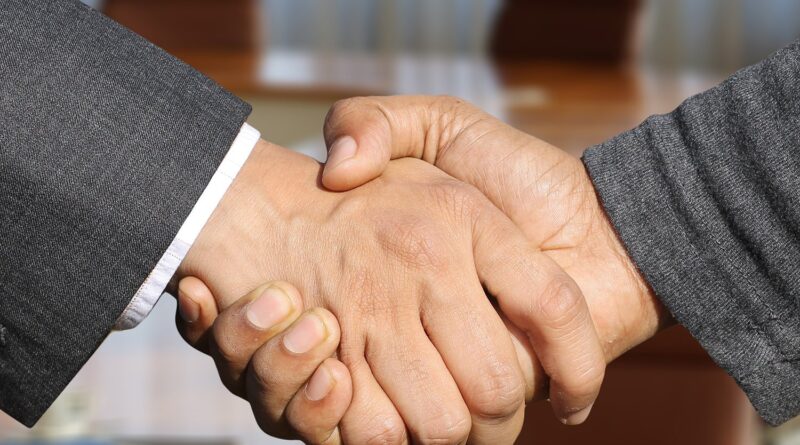 Close em aperto de mãos