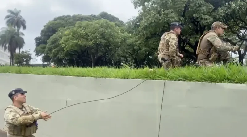 Mala localizada próximo à Câmara não tinha explosivos