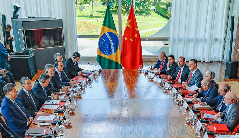China e Brasil fecham acordos