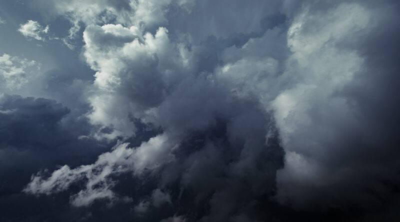 nuvens negras de chuva