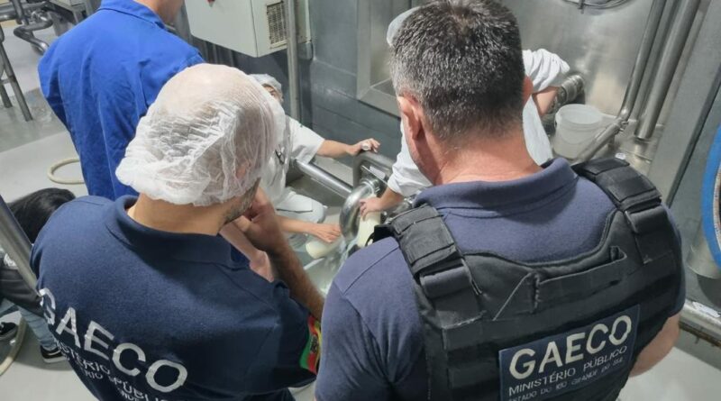 Operação do MP-RS prende pessoas envolvidas em adulteração na distribuição de leite