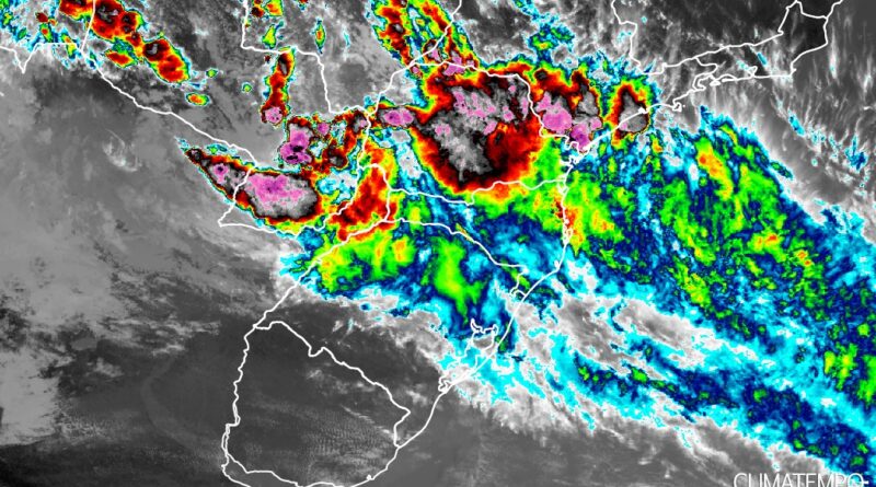 imagem de satélite de chuva intensa no Sul