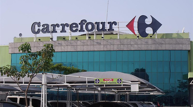 fachada de loja do Carrefour em Belfor Roxo (RJ)