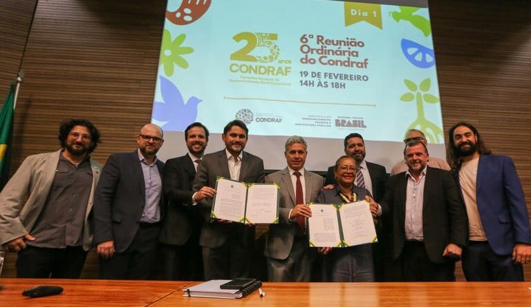 Correios assina acordo com MCom e MDA e coloca logística a serviço da agricultura familiar