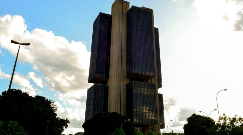 Mercado financeiro eleva projeção de crescimento para 2,19% em 2023