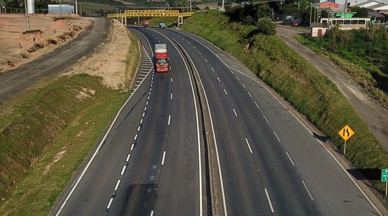 estrada: rodovias no Paraná