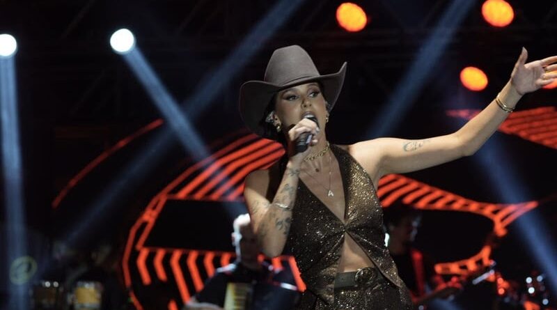 Ana Castela durante o evento no Villa Country