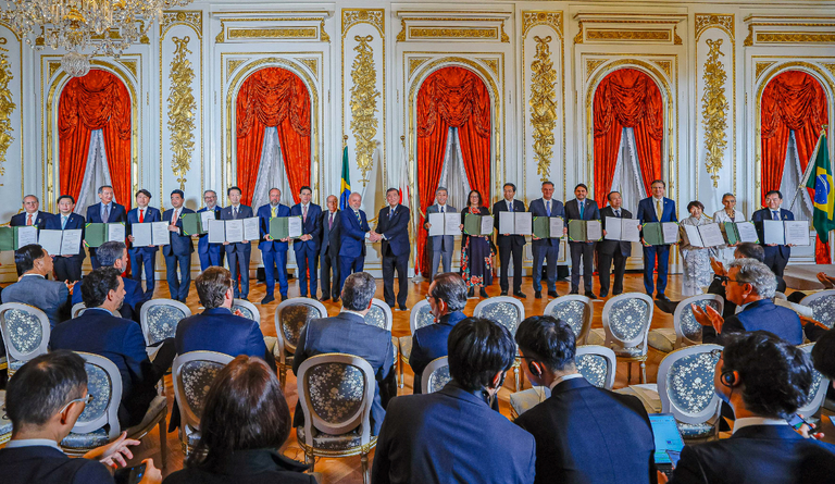 Brasil e Japão firmam 80 acordos