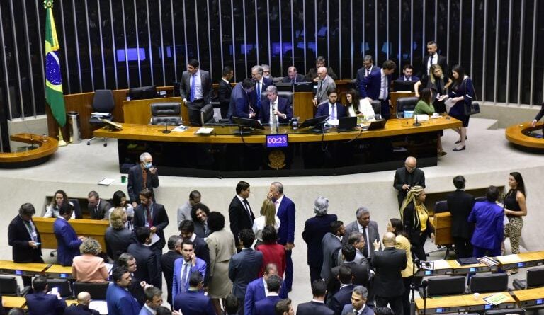 votação na Câmara de urgência para rgime fiscal, o arcabouço fiscal