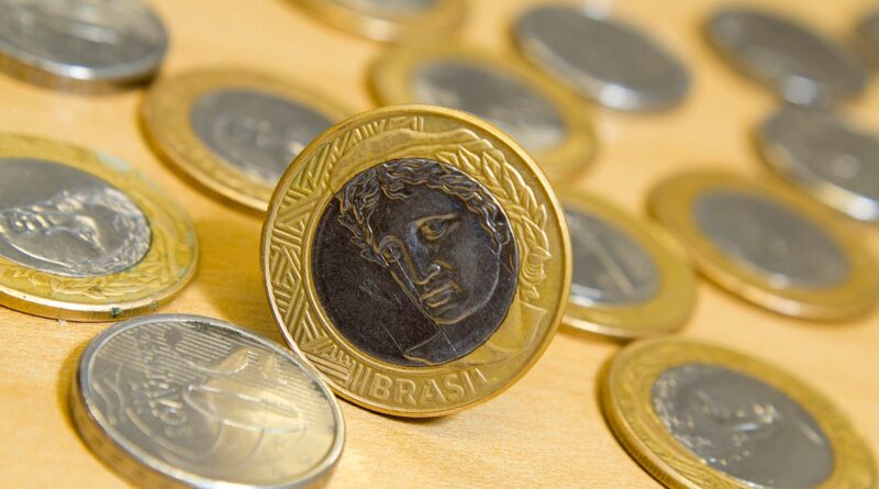 moedas sobre mesa, inflação