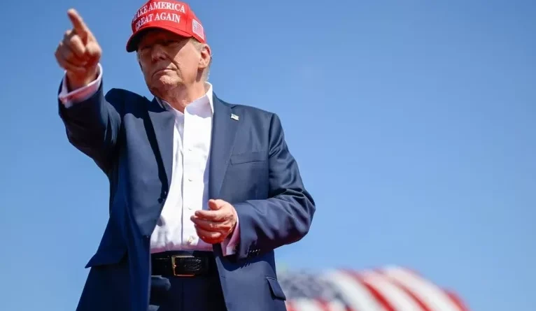 Após atentado, Trump confirma candidatura à Casa Branca