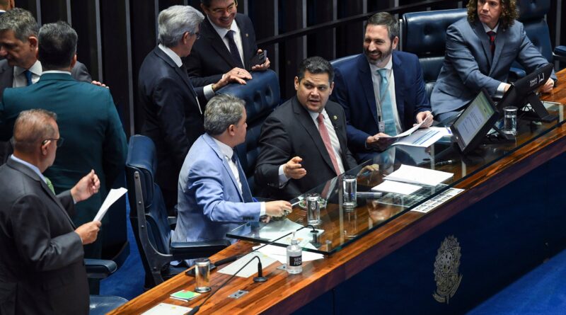 Plenário do Senado, segunda-feira 1 de abril de 2025