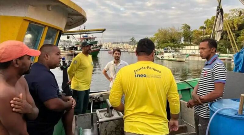 Embarcação é apreendida por pesca predatória em reserva de Niteroi