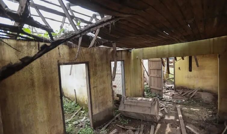 casa destruída por enchente em Cruzeiro do Sul (RS)