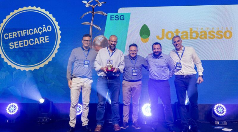 André Savino - Presidente Syngenta Brasil, José Amaral – Conselheiro Sementes Jotabasso, Tages Martinelli – Diretor Sementes Jotabasso, Rodrigo Alves – Diretor Seedcare Syngenta e Igor Lyra - Head Latam Seedcare.