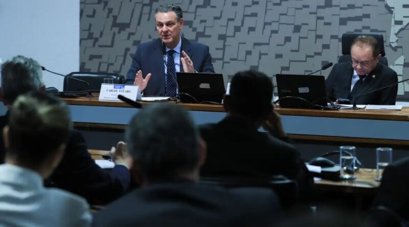 Ministro da Agricultura anuncia que foco de gripe aviária está contido