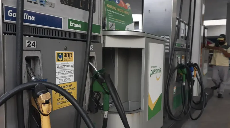 Petrobras reduz preço da gasolina para distribuidoras