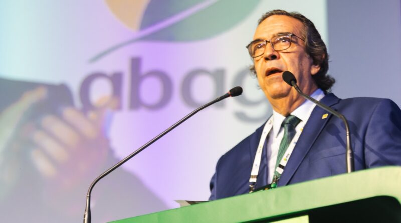 Presidente da Abag considera tarifaço de Trump um 'desastre' para o agro brasileiro