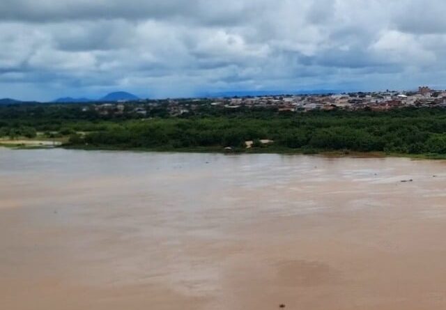 Agricultura familiar resiste às cheias e vazantes do rio Solimões