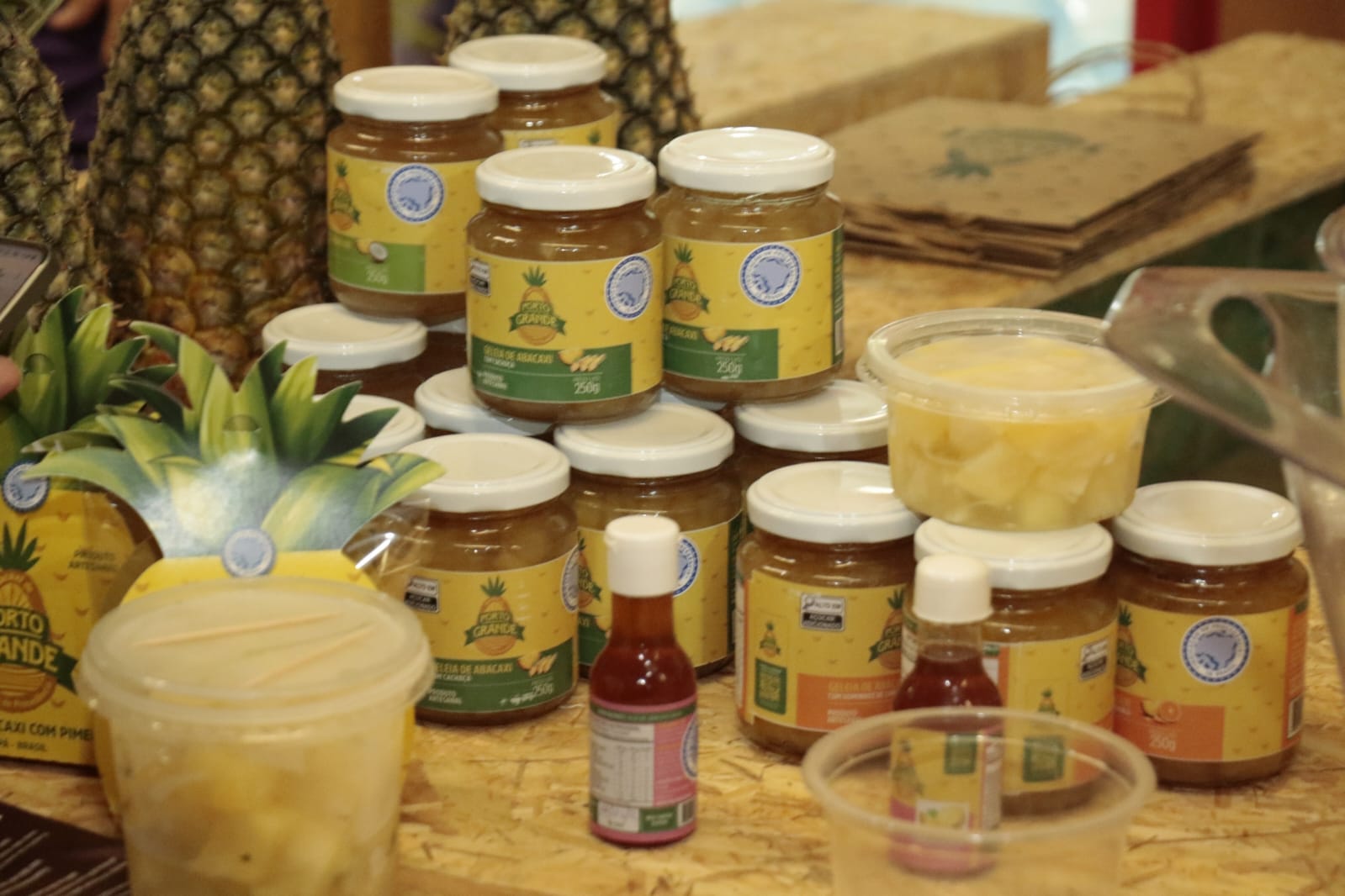 Foto de produtos à base de abacaxi 