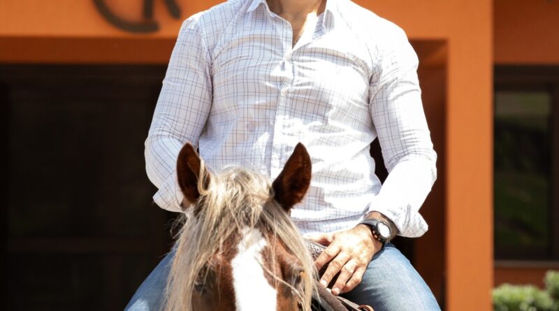 Ex-lutador de MMA leiloa cavalo para ajudar vítimas de enchentes no RS