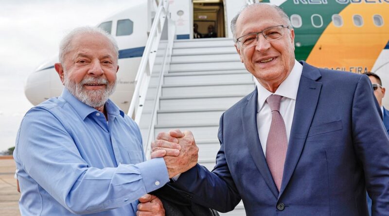 Lula e Alckmin se reúnem para definir plano de ajuda para setores atingidos por tarifaço