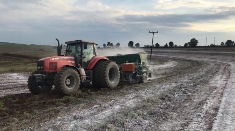 Calcário líquido: é por isso que ele não funciona na correção do solo