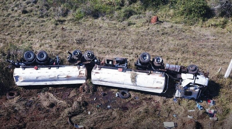 Acidente com carreta causa o derramamento de 22 mil litros de diesel em zona rural