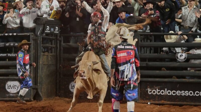 Festa do Peão de Barretos chega ao fim com vitória de brasileiro em competição internacional