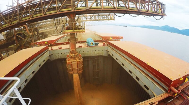 Porto de Paranaguá lidera exportações de soja no Brasil