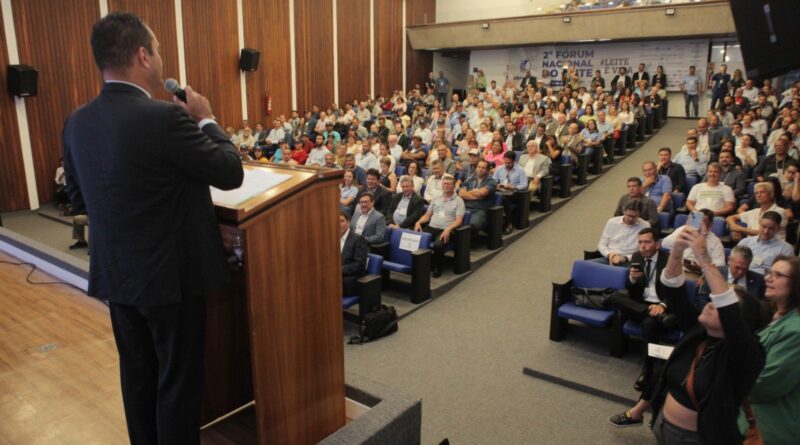 Terceiro Fórum Nacional do Leite discutirá mercado e bem-estar animal