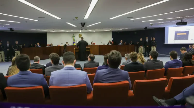 STF retoma nesta terça julgamento de Bolsonaro e mais sete réus