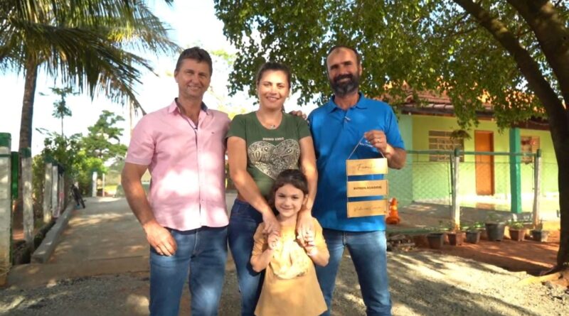 Família transforma tradição no café em sucesso na avicultura