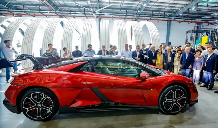 Presidente da República, Luiz Inácio Lula da Silva, durante visita à linha de montagem de veículos da BYD