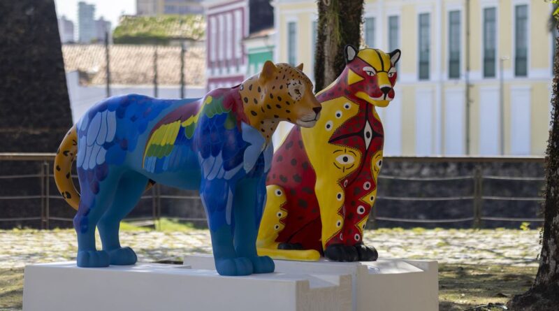 Belém exibe 50 esculturas de onças-pintadas em galeria a céu aberto durante a COP30
