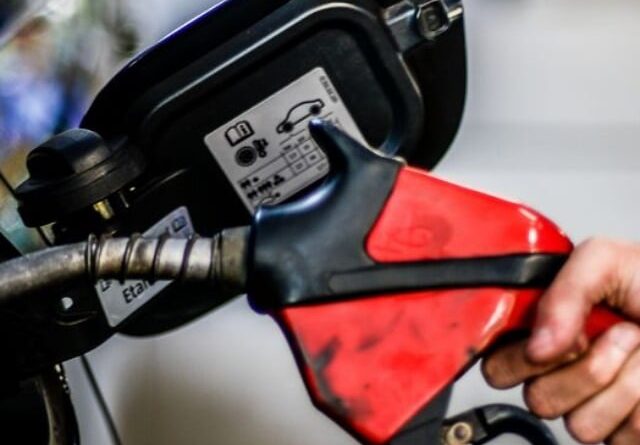 Preço da gasolina reduz em 4,9% nas distribuidoras