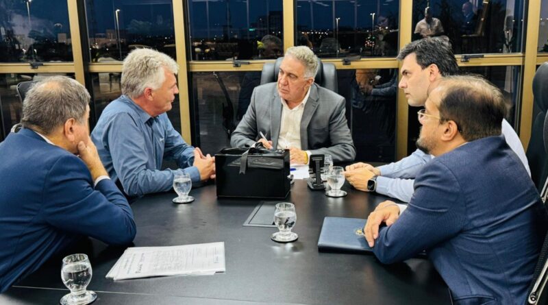 Líderes de cooperativa se reúnem com governador do Tocantins para tratar de demandas do agronegócio