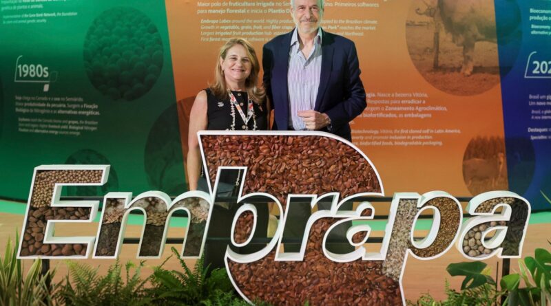 Presidente da COP30 visita área da Embrapa no evento