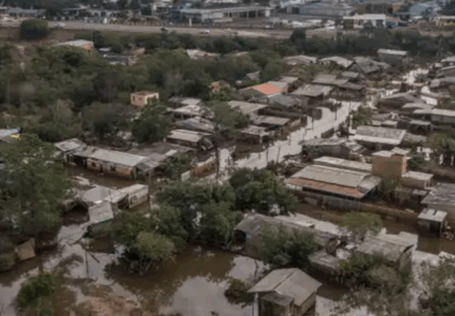 Chuvas provocam enchentes em Santa Catarina e estragos no Paraná