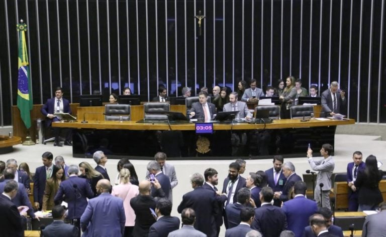 Câmara dos Deputados sessão vetos licenciamento