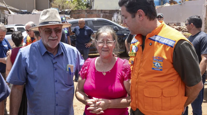 'É a chance de recuperar minha dignidade' diz moradora ao receber nova moradia após tornado
